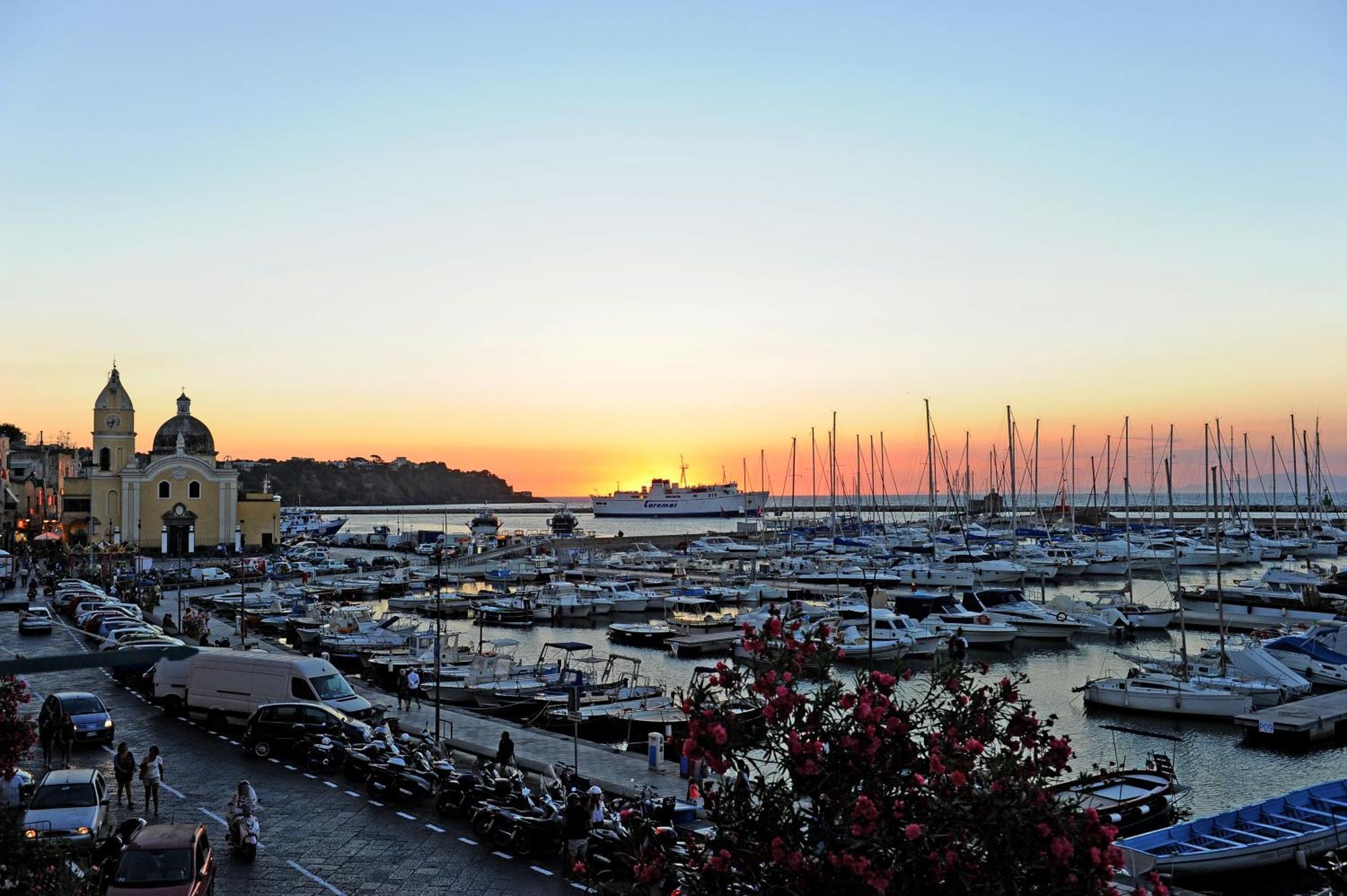 L'isola Del Postino * Procida